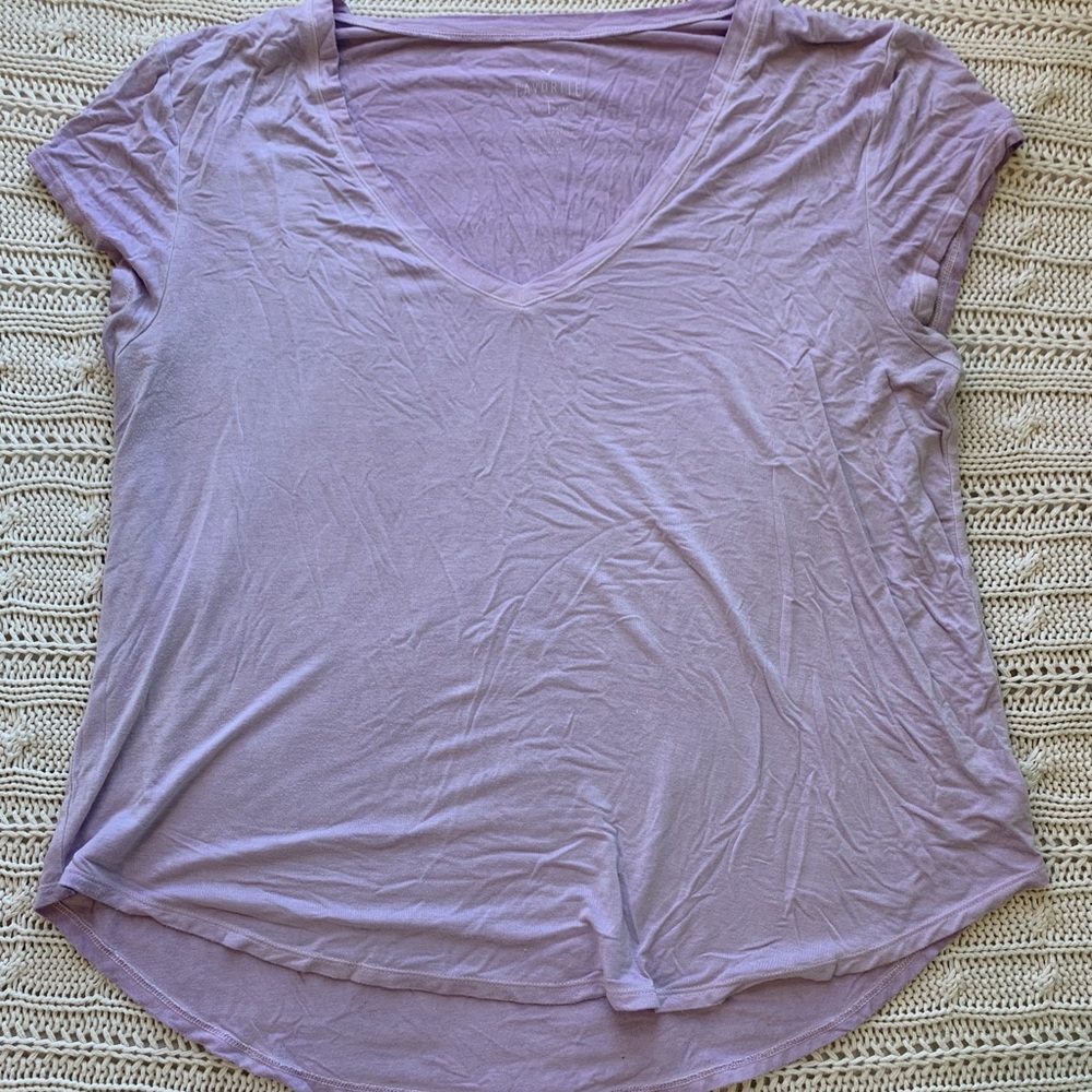 American Eagle v-neck tee